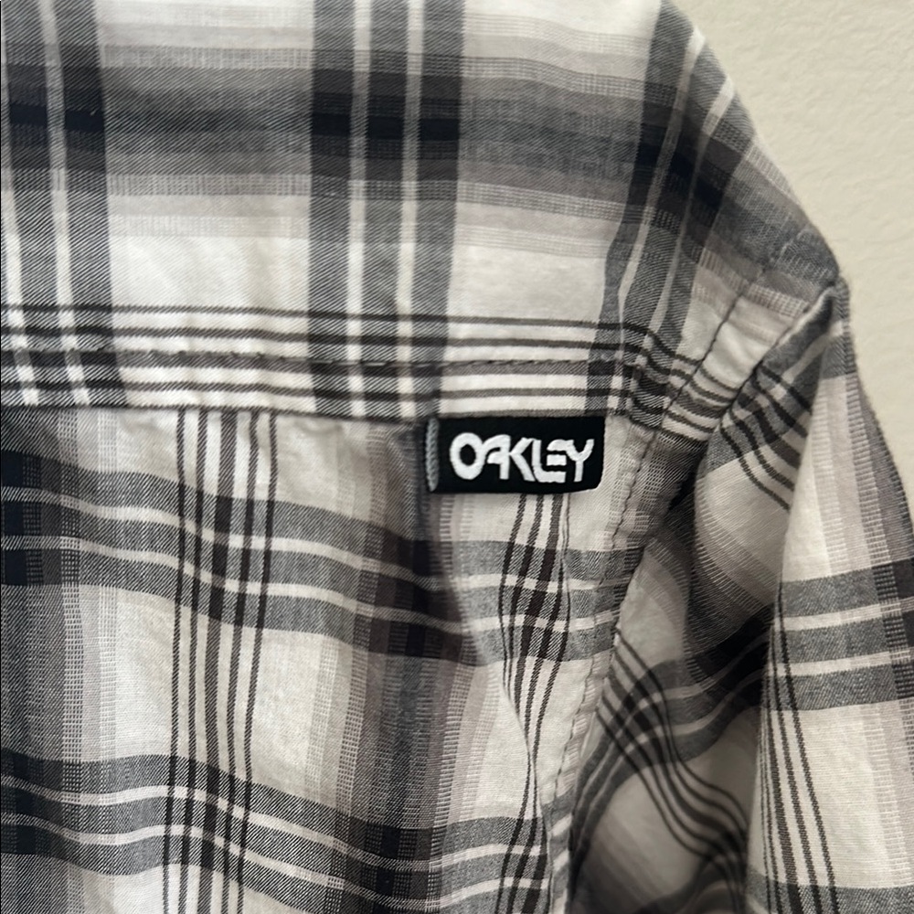 Oakley Black and White Casual Button Down Shirt - Picture 5 of 5